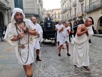 Policías de Girona denuncian disfrazados de esclavos que les obligan a hacer horas extras