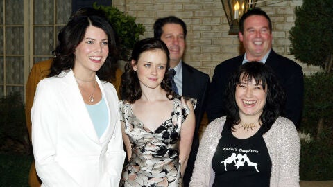 Amy Sherman-Palladino, creadora de Las Chicas Gilmore, junto a Lauren Graham y Alexis Bledel