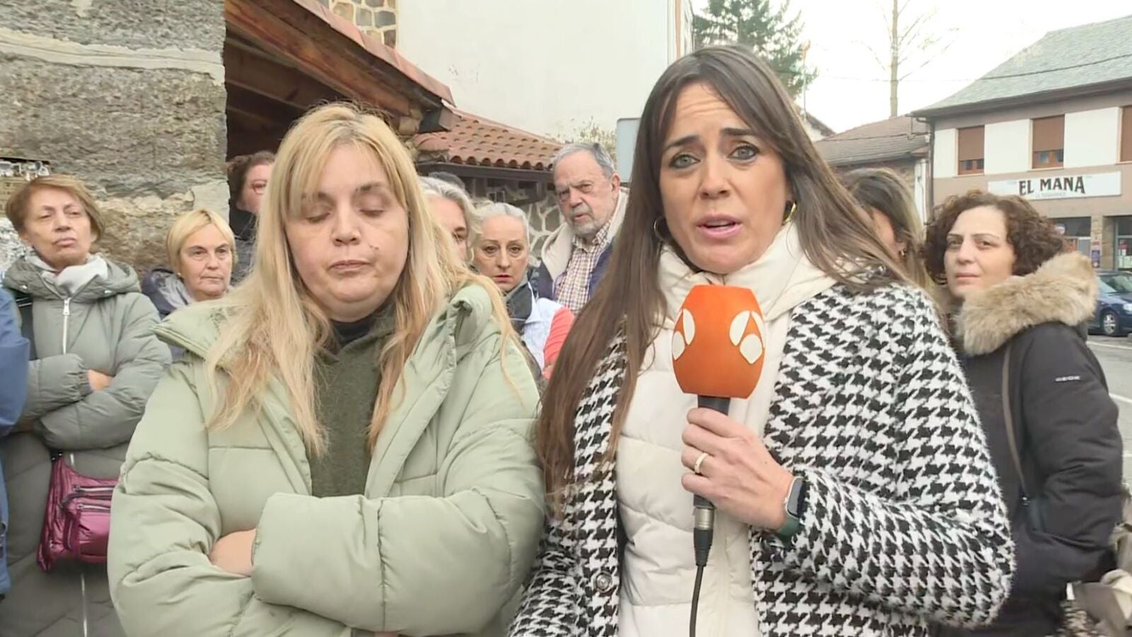 Un pueblo de León carga contra el cura 