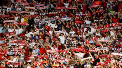 Los aficionados del Sevilla podrán entrar al estadio del Lens tras suspenderse la orden del Gobierno