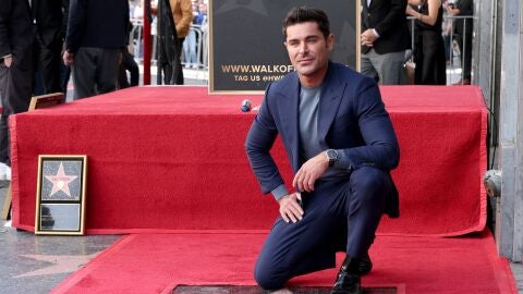 Zac Efron al recibir su estrella en el Paseo de la Fama