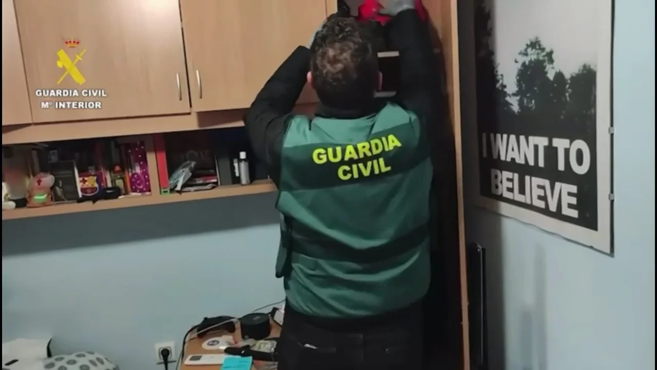 El v&iacute;deo de la detenci&oacute;n dos j&oacute;venes por grabar y difundir im&aacute;genes &iacute;ntimas de sus amigas