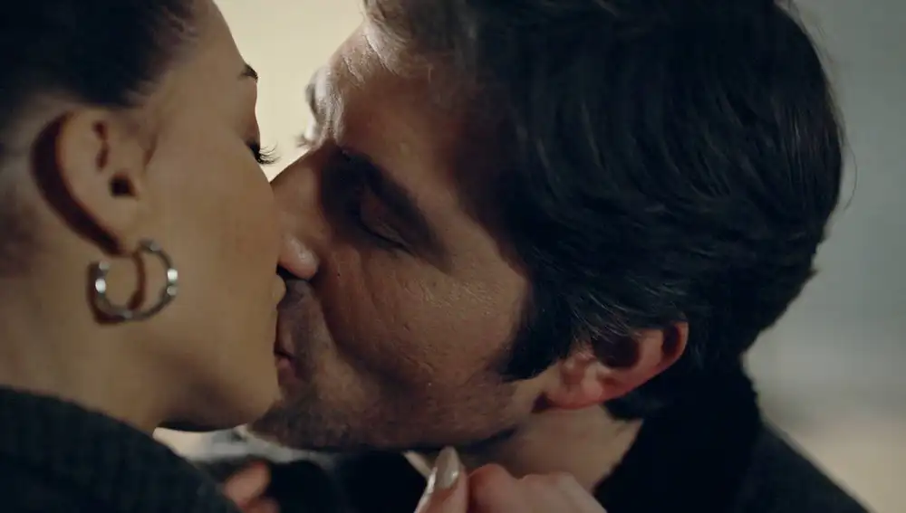 Los besos más apasionados de Rüya y Ömer 