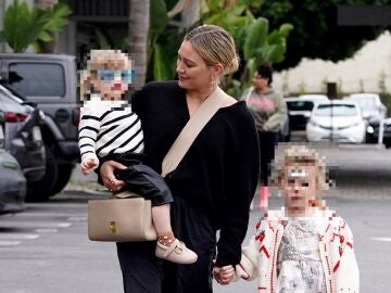 Hilary Duff con sus hijas
