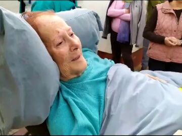 El traslado de Josefina, la mujer de 76 años enferma crónica