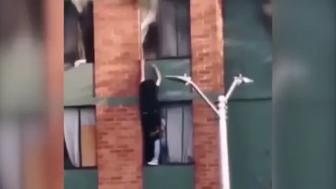 Rescate heroico en una vivienda de Bogotá Rescate heroico en una vivienda de Bogotá