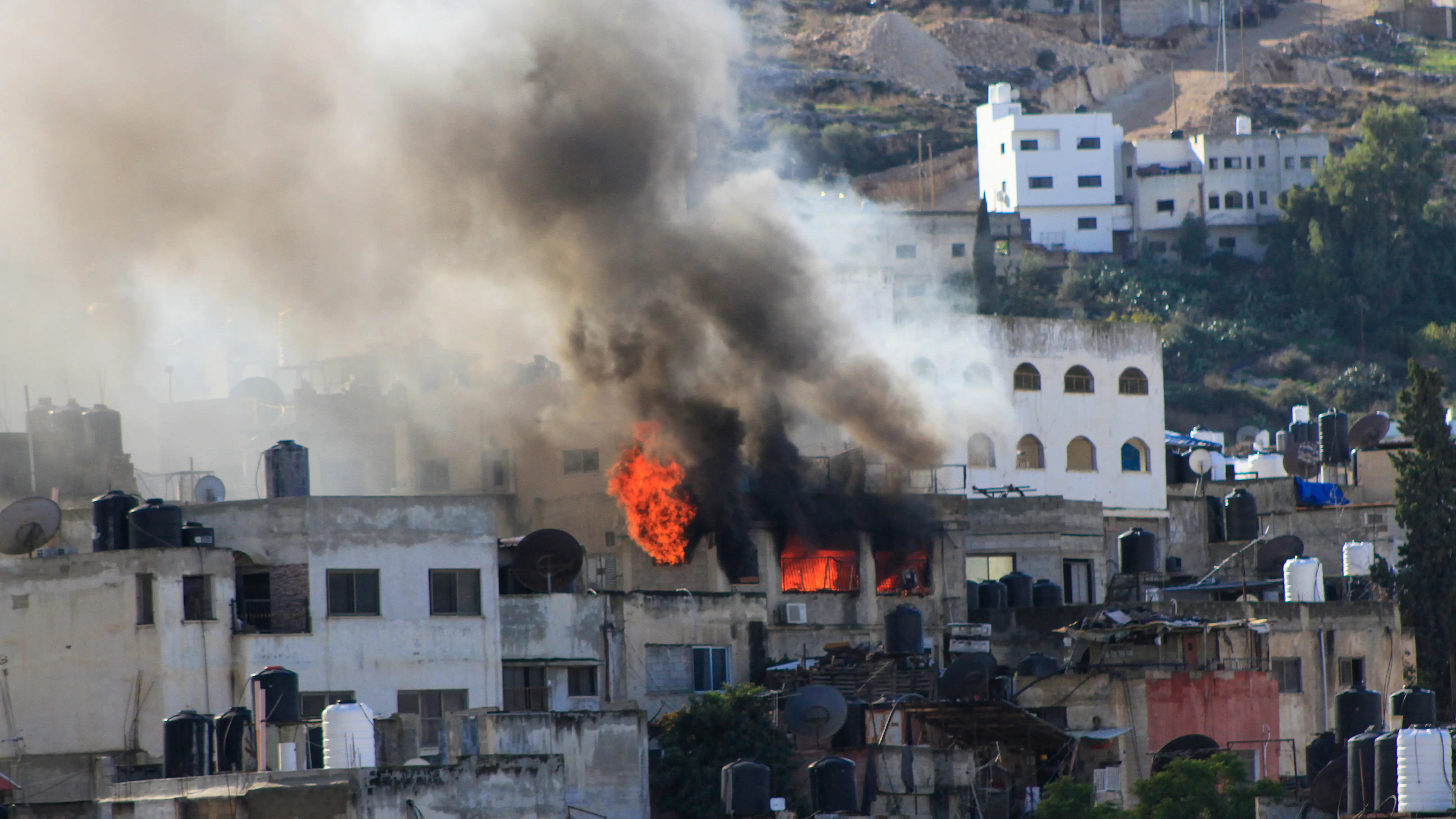 Al menos tres muertos en Yenin (Cisjordania) Al menos tres muertos en Yenin (Cisjordania)