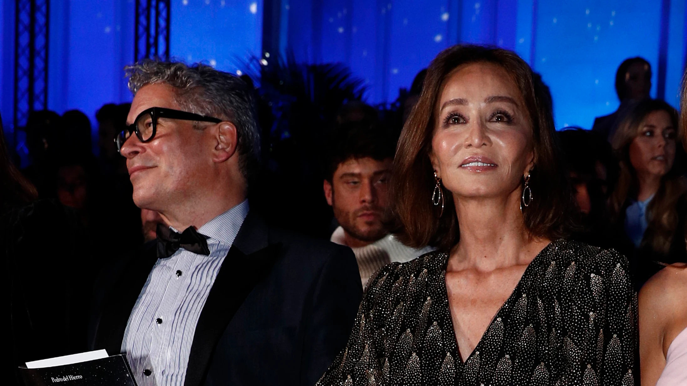 Boris Izaguirre e Isabel Preysler, en un desfile en 2020
