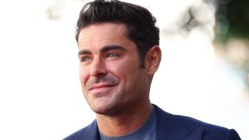 Zac Efron cuando recibió su estrella en el Paseo de la Fama de Hollywood