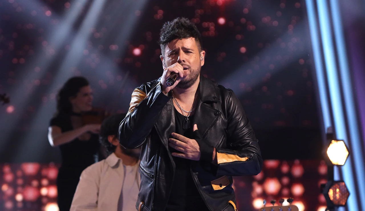 Pablo López estrena Mira cómo bailan, su nueva canción, en la Gran Final de La Voz 