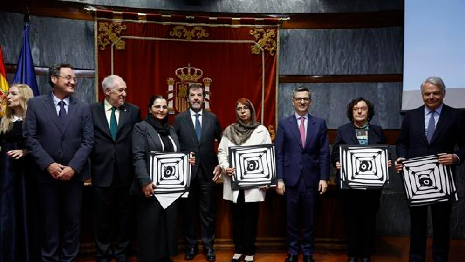 Félix Bolaños llama por teléfono a algunos de los jueces atacados por 'Junts' para 
