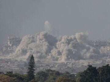 Israel continúa su ofensiva en Gaza y recupera el cuerpo de un rehén