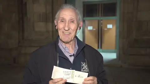 Los compradores de 1.500 décimos de la lotería de Navidad, afectados por un baile de cifras: "Un error de transmisión oral" Los compradores de 1.500 décimos de la lotería de Navidad, afectados por un baile de cifras: "Un error de transmisión oral"