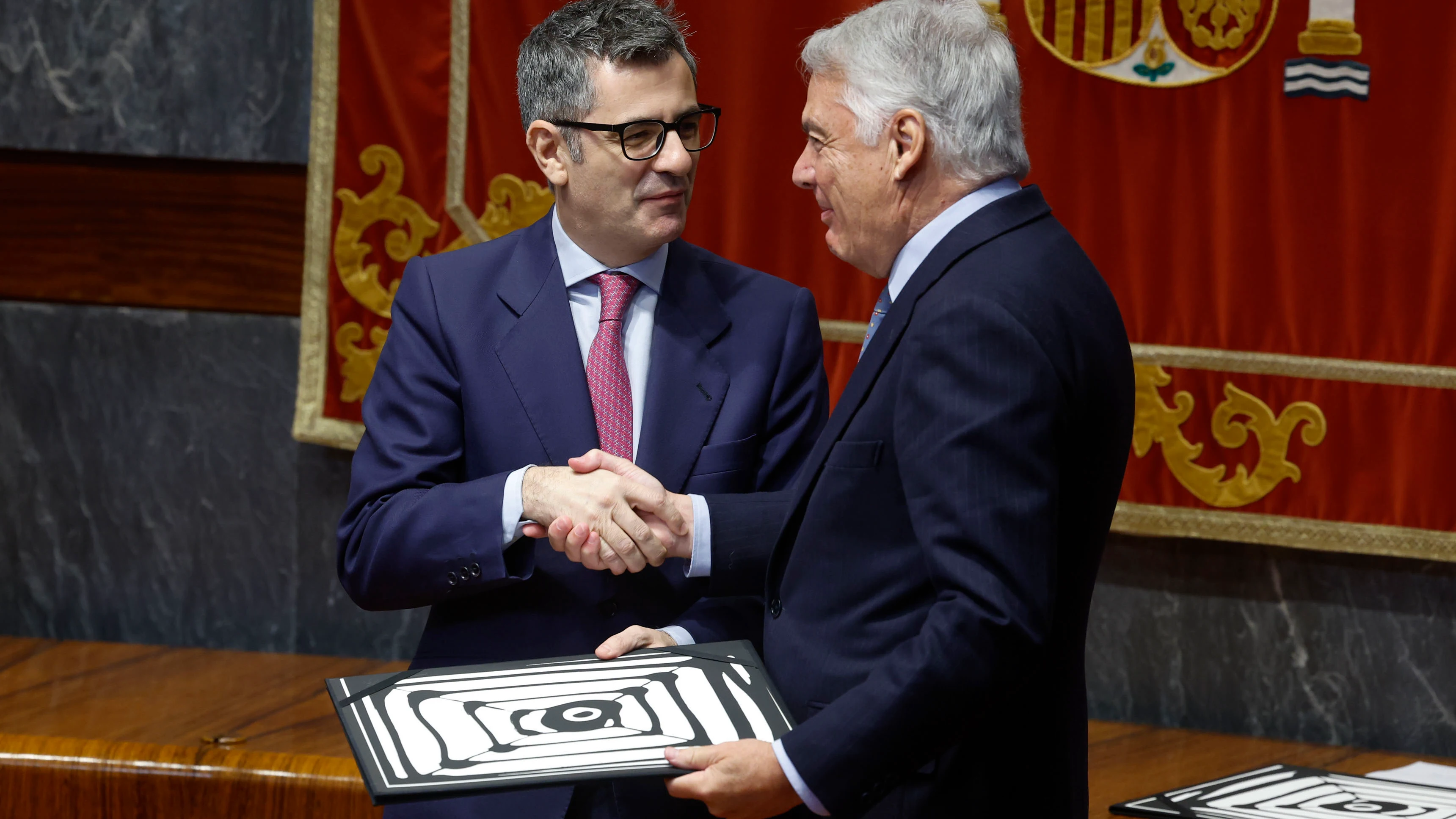 El ministro de Presidencia, Justicia y Relaciones con las Cortes, Félix Bolaños, junto al presidente ejecutivo de Mutua Madrileña, Ignacio Garralda El ministro de Presidencia, Justicia y Relaciones con las Cortes, Félix Bolaños, junto al presidente ejecutivo de Mutua Madrileña, Ignacio Garralda