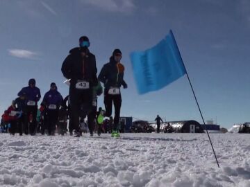 Corredores en la maratón de la Antártida