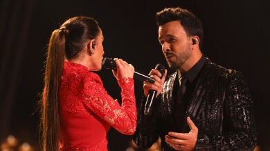 Malú y Luis Fonsi unen sus voces en la Gran Final de La Voz para cantar Ahora tú 