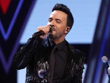 Luis Fonsi sorprende al cantar Pasa la página su último sencillo en la Gran Final de La Voz 