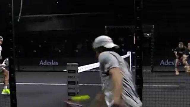 Un 'Lobo' anda suelto en Barcelona: la salida de pista de Juan Lebrón en el Master Final de pádel Un 'Lobo' anda suelto en Barcelona: la salida de pista de Juan Lebrón en el Master Final de pádel