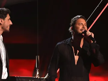 ¡Menudo arte! Manuel Carrasco conquista el escenario con Corazón y flecha junto a Miguel ¡Menudo arte! Manuel Carrasco conquista el escenario con Corazón y flecha junto a Miguel