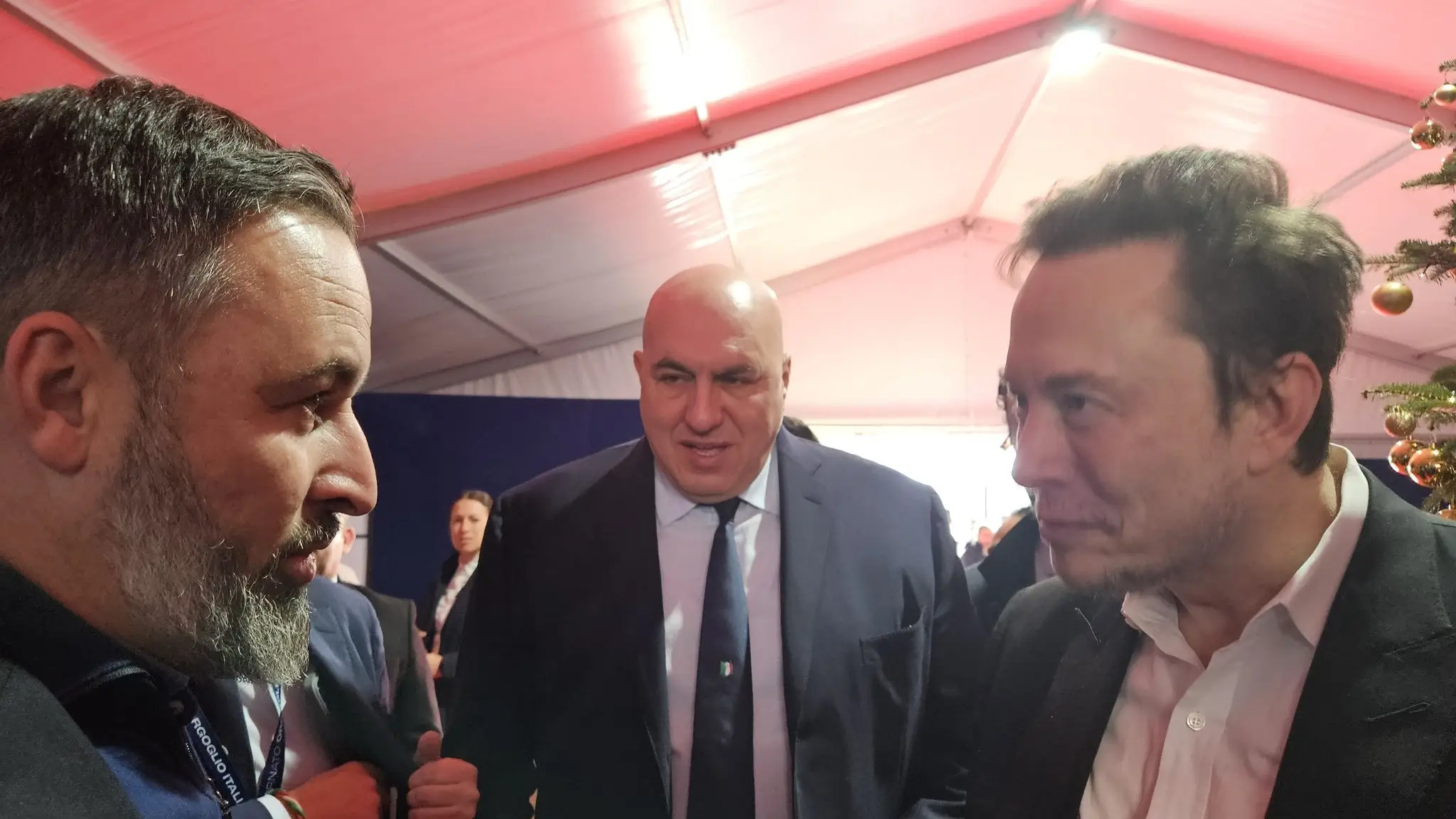 Santiago Abascal y Elon Musk en Atreju Santiago Abascal y Elon Musk en Atreju