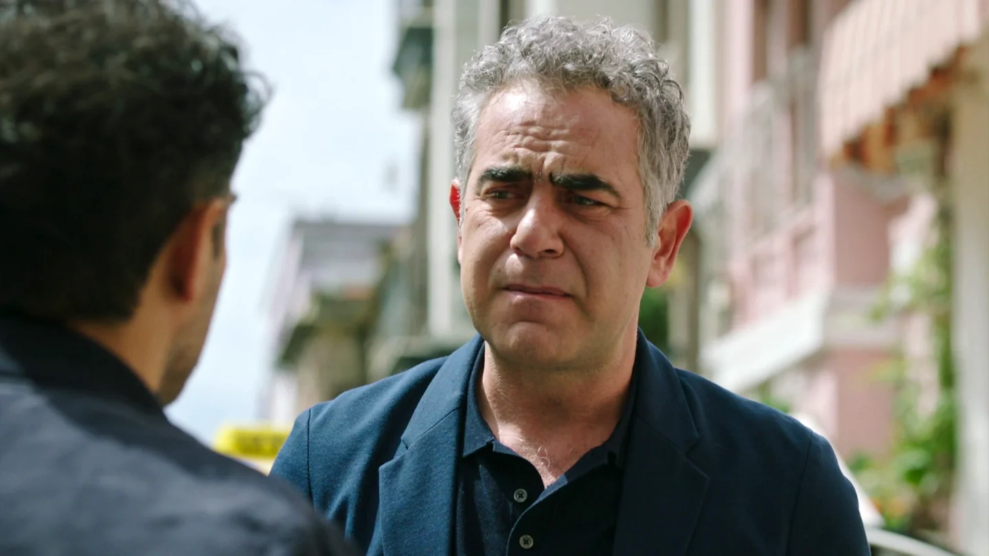 ¡Acorralados!: ¡Turgut Ali y Ömer son detenidos! ¡Acorralados!: ¡Turgut Ali y Ömer son detenidos!
