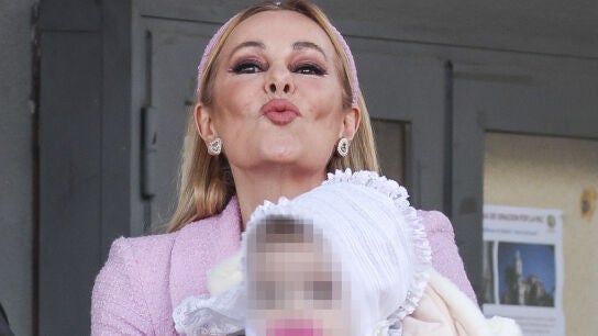 Ana Obreg&oacute;n en el bautizo de su nieta