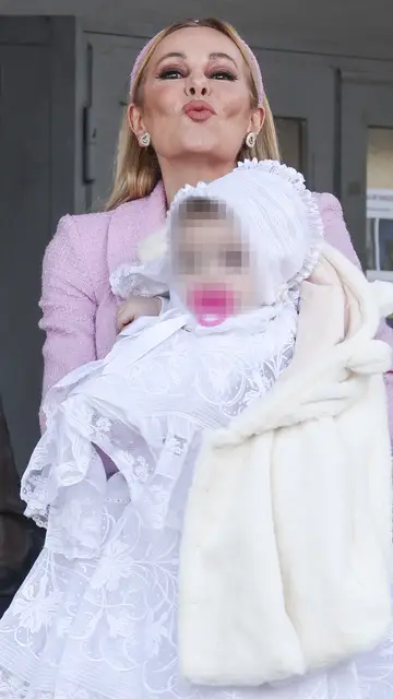 Ana Obregón en el bautizo de su nieta Ana Obregón en el bautizo de su nieta