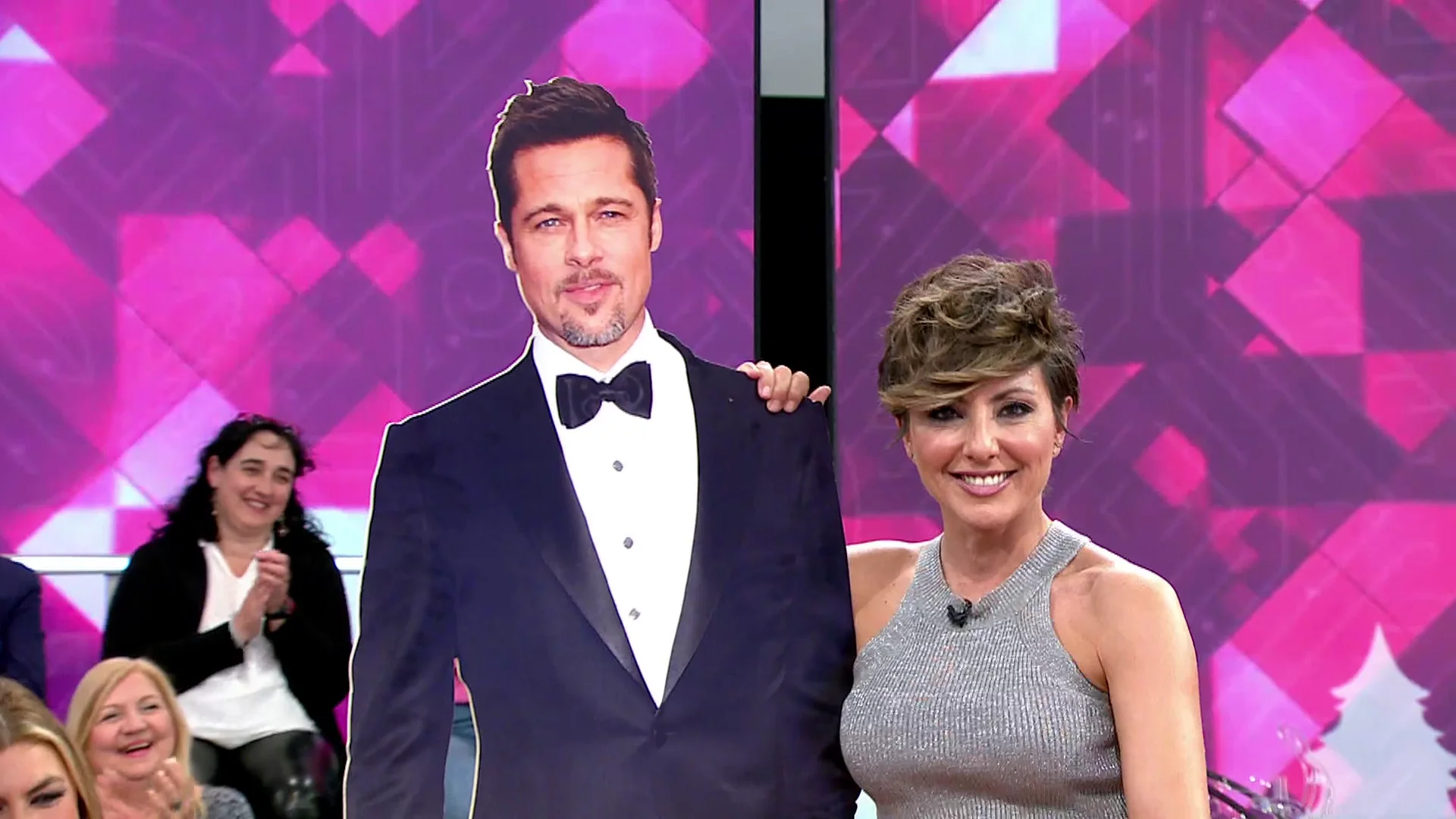 Brad Pitt entra en el plató de 'Y ahora Sonsoles' para celebrar su 60 cumpleaños... ¡Y para quedarse! Brad Pitt entra en el plató de 'Y ahora Sonsoles' para celebrar su 60 cumpleaños... ¡Y para quedarse!