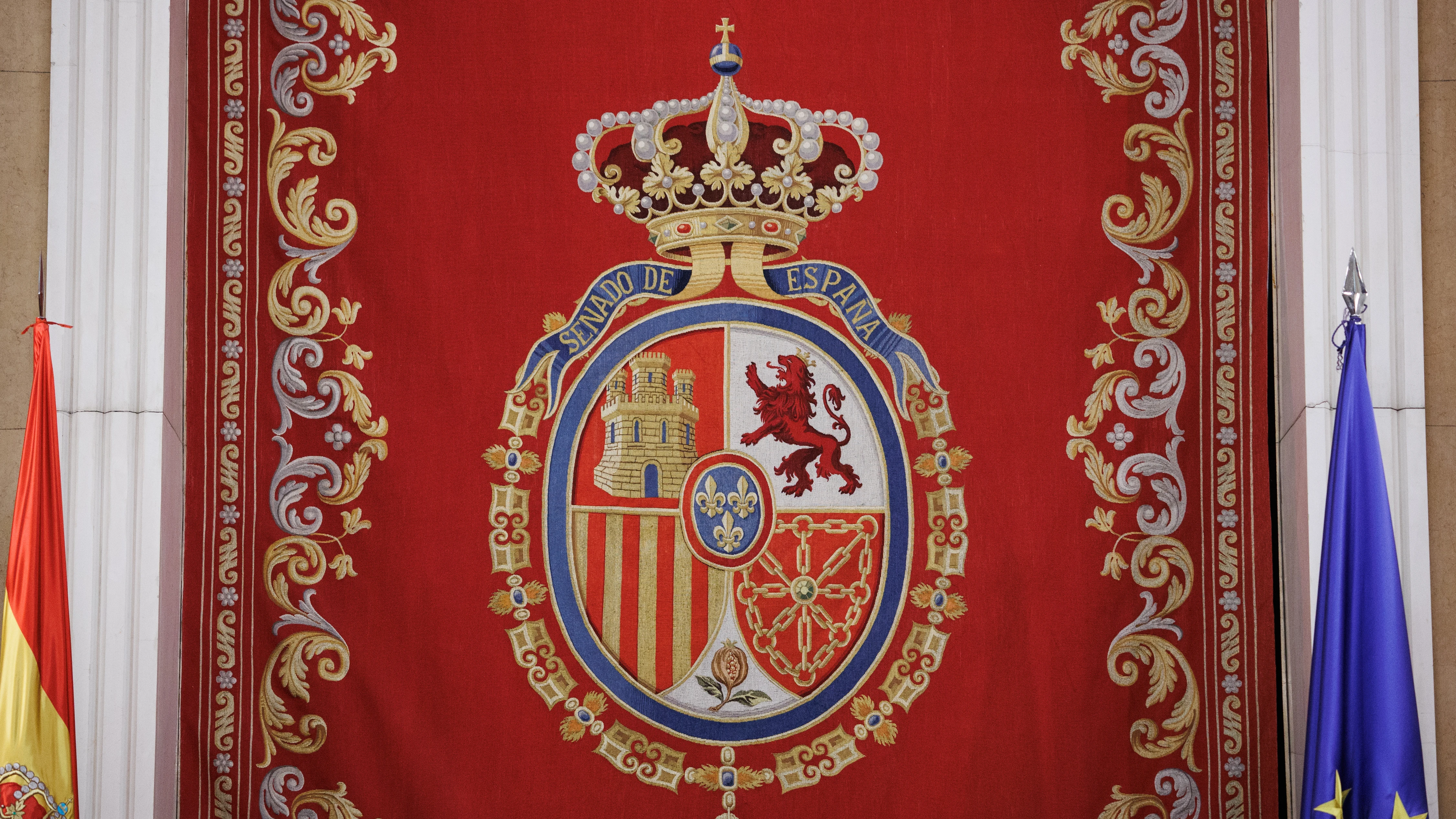 Escudo en el hemiciclo del Senado