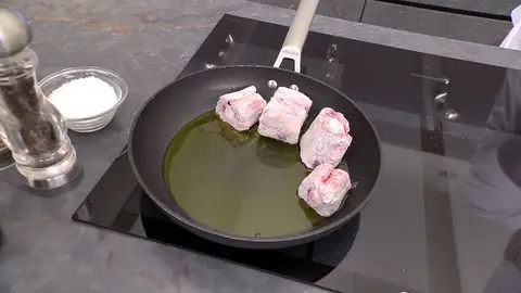 Dóralos bien e introdúcelos en una olla rápida Dóralos bien e introdúcelos en una olla rápida