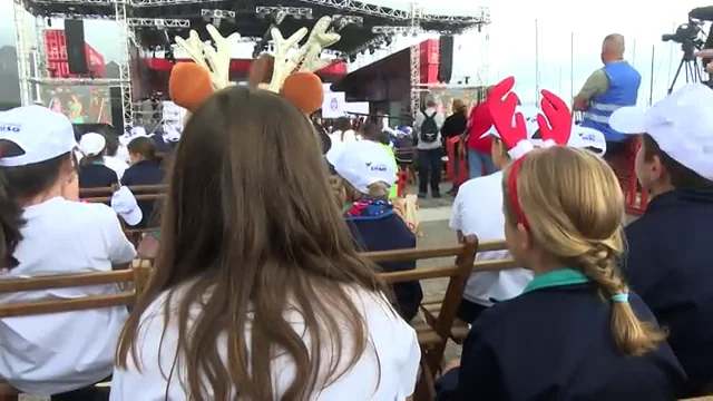 El puerto de Santa Cruz de Tenerife se transforma en un concierto de Navidad para 4.500 escolares
