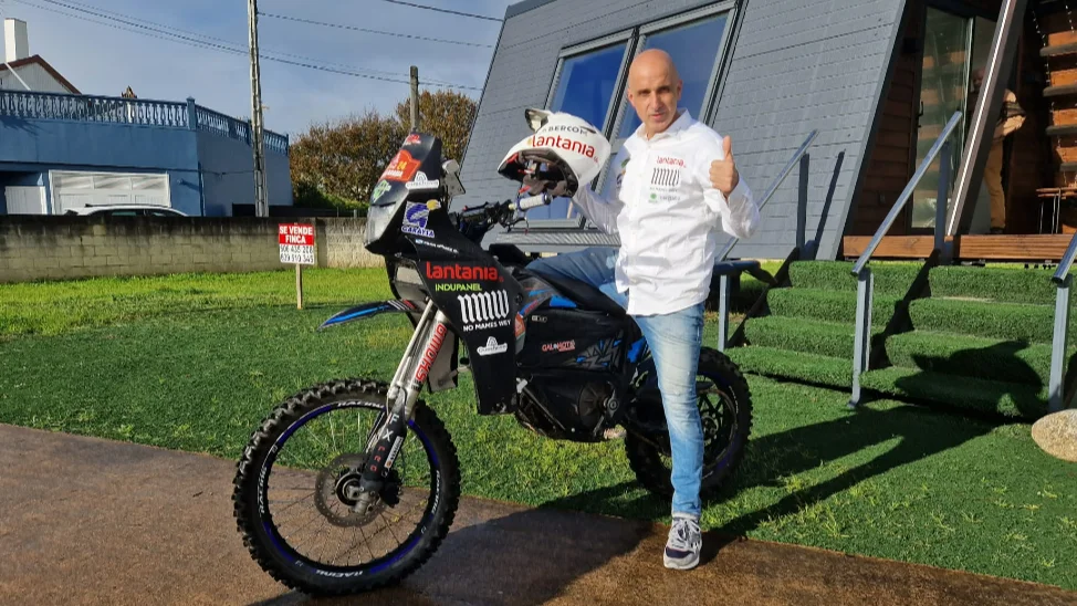 Fran Pallas, el primer espa&ntilde;ol en el Dakar con moto el&eacute;ctrica