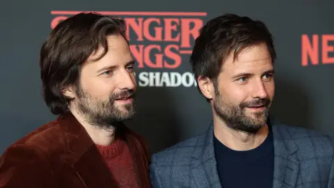Los hermanos Duffer, Matt y Ross, creadores de Stranger Things Los hermanos Duffer, Matt y Ross, creadores de Stranger Things