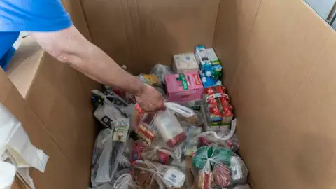 Recogida de alimentos de la Federación Española de Bancos de Alimentos Recogida de alimentos de la Federación Española de Bancos de Alimentos