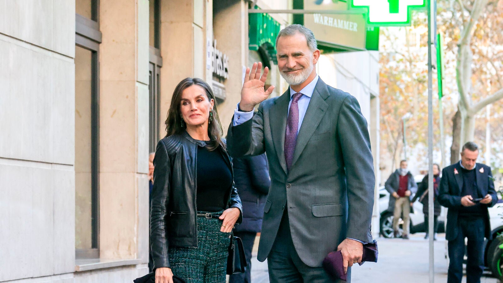 Los reyes Felipe y Letizia sorprenden en el 60 cumpleaños de la infanta Elena