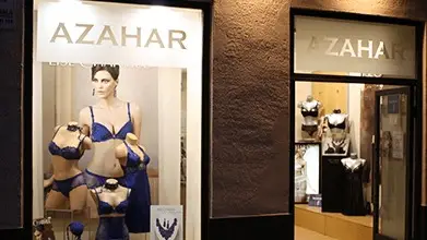 Escaparate de la tienda Azahar Lencer&iacute;a, en C&aacute;diz