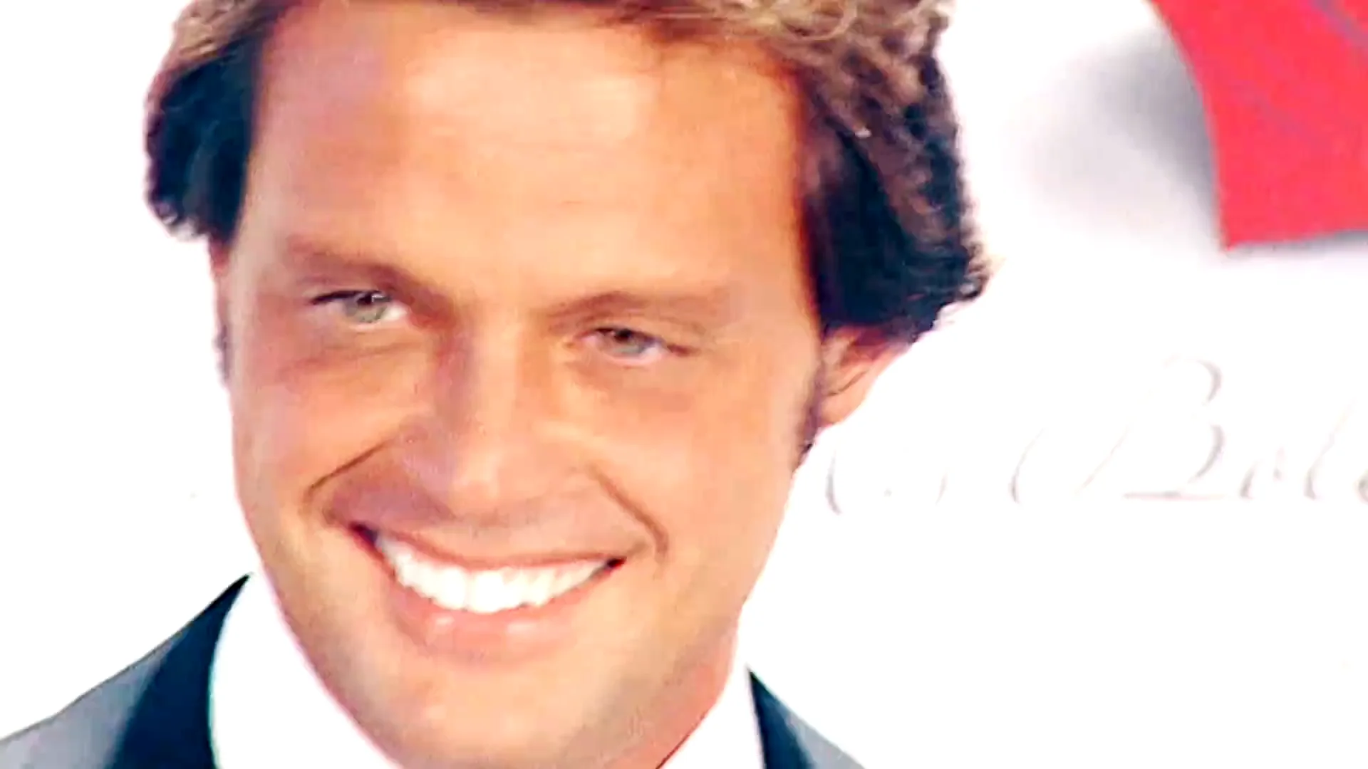 Luis Miguel, protagonista de 'El baúl de Valeria' con un invitado especial... ¡Su biógrafo, Javier León Herrera!