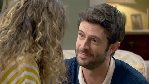 Román calma los miedos de Lola tras confesar la verdad a Malena Román calma los miedos de Lola tras confesar la verdad a Malena