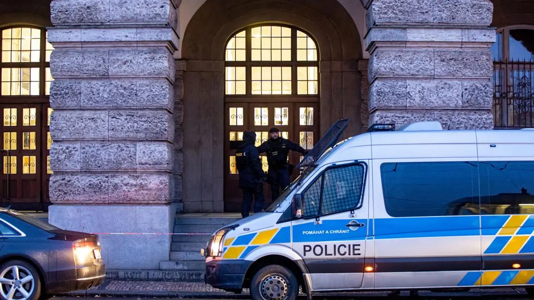 Polic&iacute;a en la universidad 