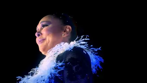 Isabel Pantoja sufre un nuevo contratiempo a 8 días de volver a los escenarios de Barcelona tras casi 7 años Isabel Pantoja sufre un nuevo contratiempo a 8 días de volver a los escenarios de Barcelona tras casi 7 años