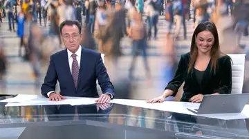 Matías Prats y Mónica Carrillo presentando Antena 3 Noticias Fin de Semana este domingo