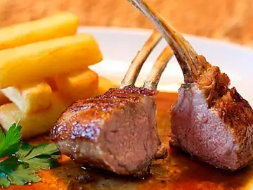 Dos de los mejores chefs de España nos recomiendan dos propuestas para preparar en casa durante estas fiestas Dos de los mejores chefs de España nos recomiendan dos propuestas para preparar en casa durante estas fiestas