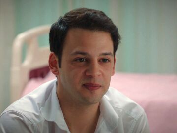 En el &uacute;ltimo cap&iacute;tulo de Hermanos: Afra se recupera, pero le oculta a Oğulcan que tiene que volver a Alemania&hellip; &iquest;se ir&aacute; sin despedirse?