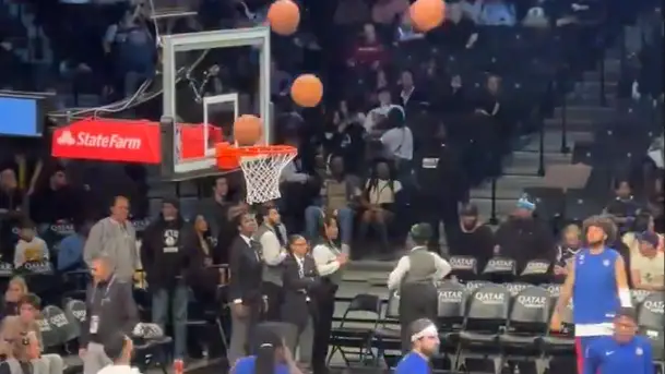 Imagen de un calentamiento de los Pistons antes del partido ante los Nets
