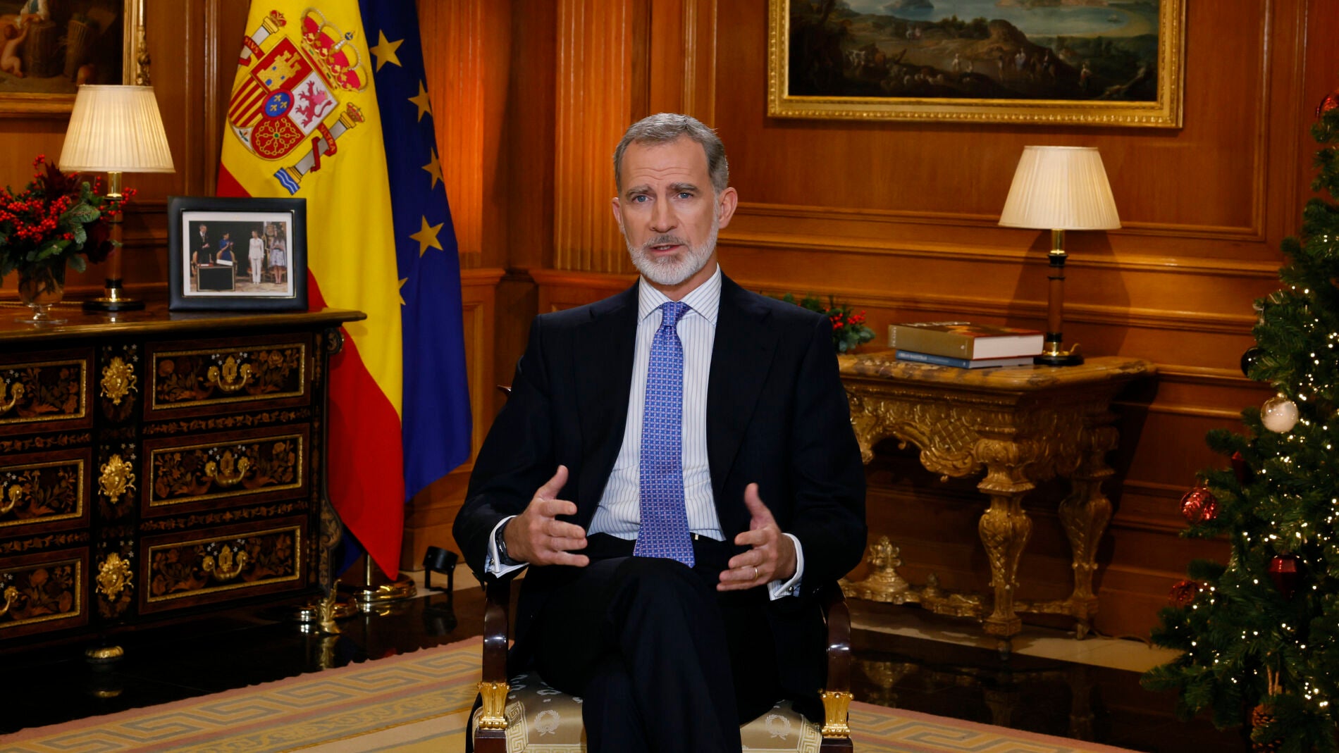 La Puesta En Escena Del Rey Felipe VI En Su Discurso De Nochebuena ...