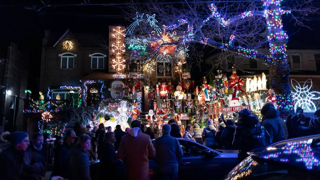 Casa en Brooklyn, barrio m&aacute;s alumbrado en Nueva York en Navidad