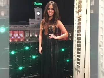¡Vestida de negro y en La Sexta! Así fue la primera vez que Cristina Pedroche dio las campanadas ¡Vestida de negro y en La Sexta! Así fue la primera vez que Cristina Pedroche dio las campanadas
