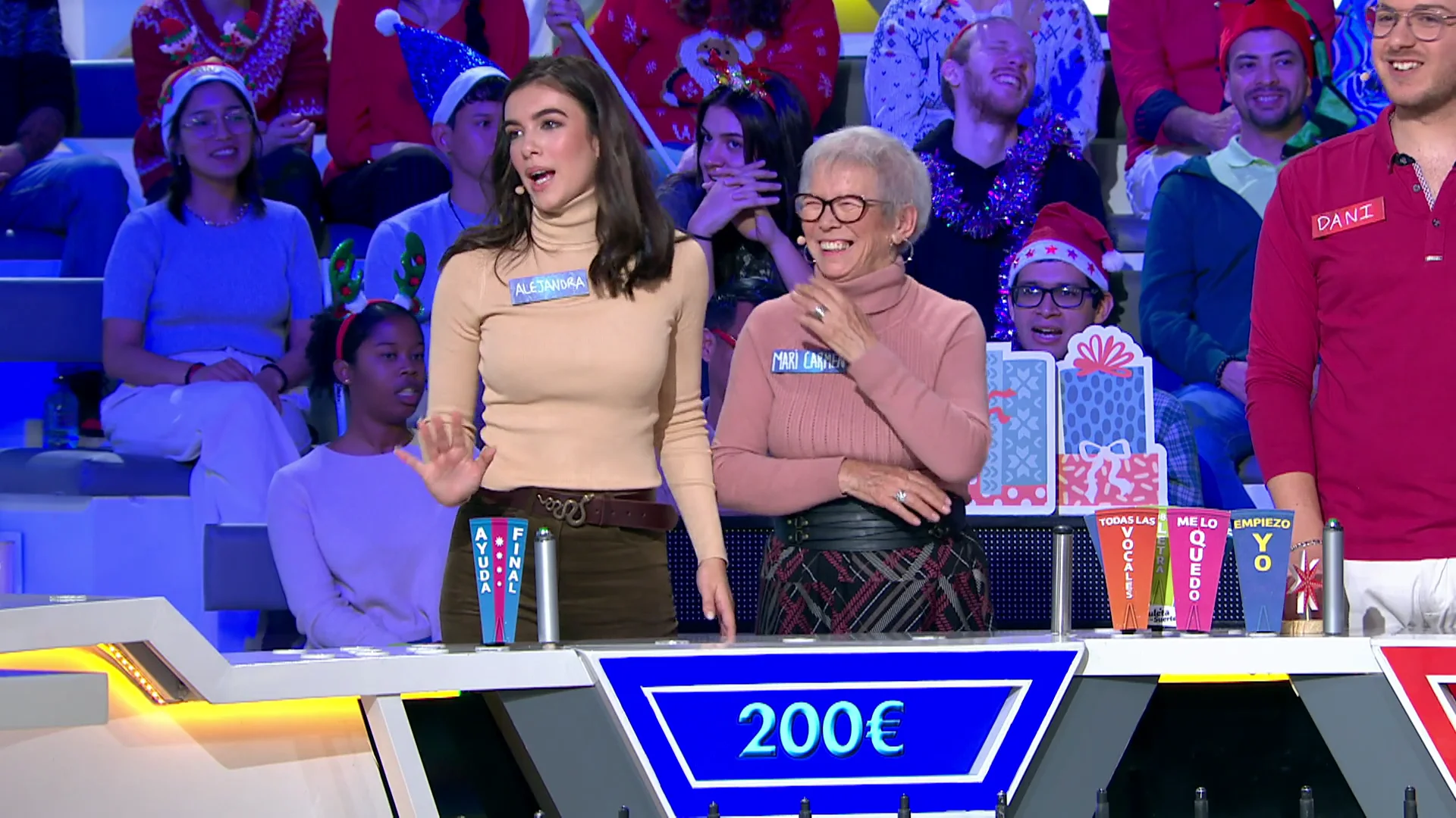Mari Carmen, la abuela de Alejandra, resuelve dos paneles de velocidad sola ante la sorpresa de todos Mari Carmen, la abuela de Alejandra, resuelve dos paneles de velocidad sola ante la sorpresa de todos