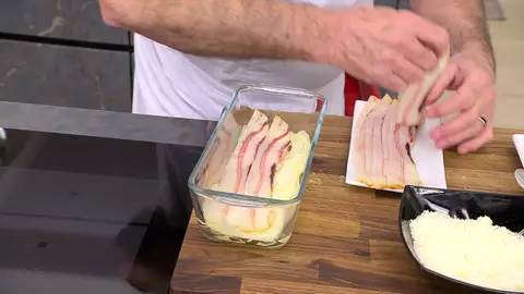 Finalízalo con una capa de patata y otra de queso Finalízalo con una capa de patata y otra de queso