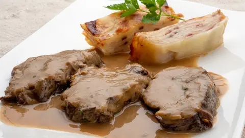 Arguiñano: "Si queréis hacer fiesta, preparar estas carrilleras de ternera con pastel de patata" Arguiñano: "Si queréis hacer fiesta, preparar estas carrilleras de ternera con pastel de patata"